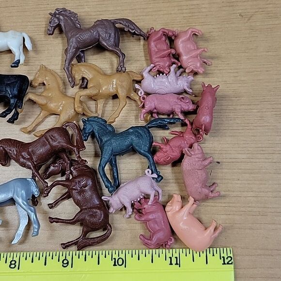 1 1/5" plastic farm animals 30+ - Picture 2 of 4